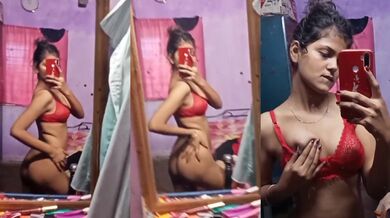 Desi tiktok girl showing boobs and gaand
