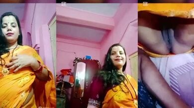 Sexy webcam aunty showing her chut in live show