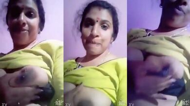 Desi mallu aunty playing with her soft boobs in call