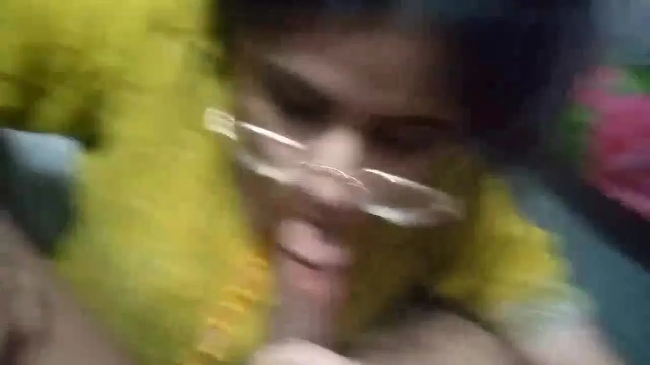 Chasmish shaved pussy college girl