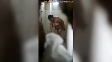 Hidden cam nude capture of aunty bathing