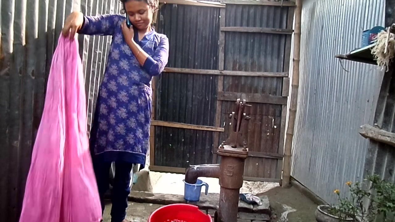 Bangladeshi Young Village Girl Bathroom Bath Adn Boobs Show- Webcam Webcam Porn