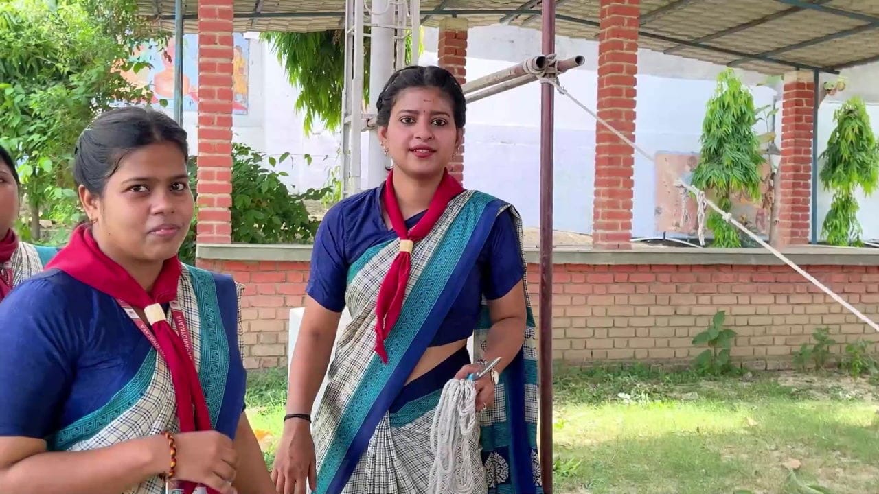 Sexy assami teacher open deep navel in blue saree 2