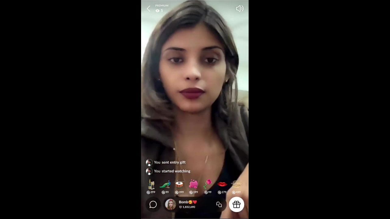 Sexy Tango Girl Bomb Gives Tit Flash Live With face 2