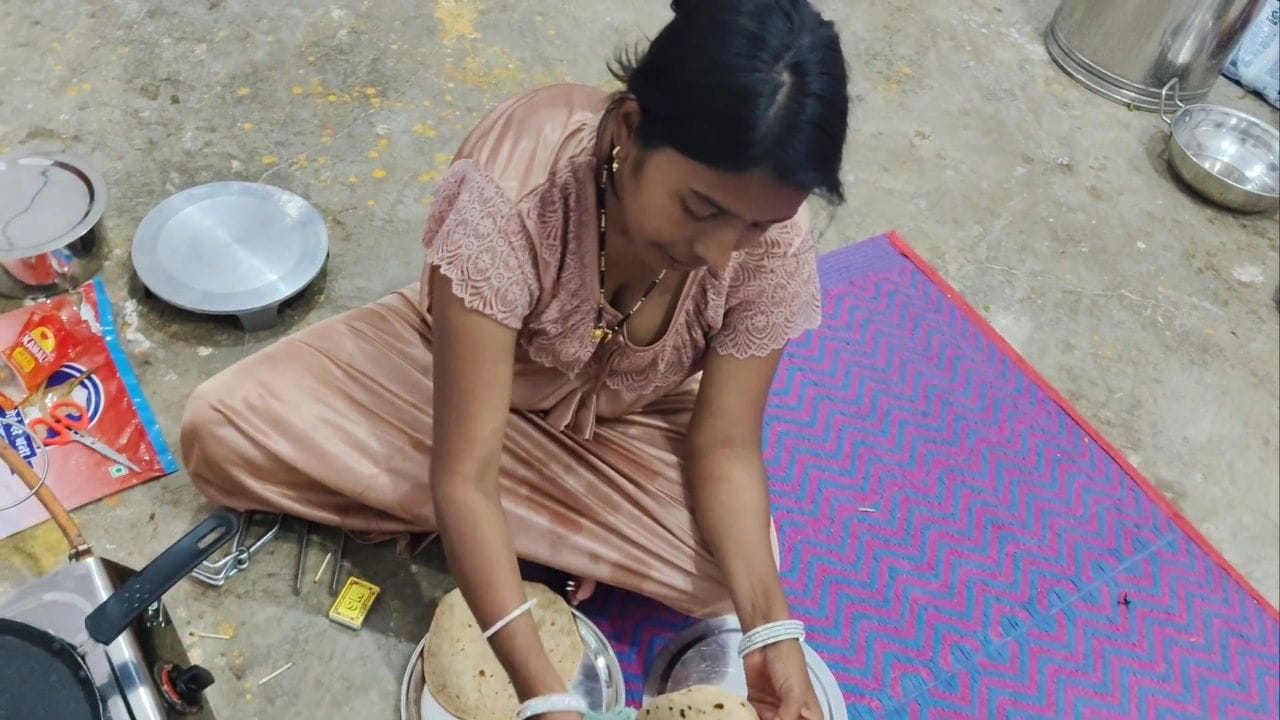 Indian sex – Bhabhi aaur bhabhi ke husband ka dost sexy video – bhabhi ke ghar mein uska pati dost a Gaya – hot story movie in hindi