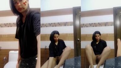 Hot tiktok girl pussy massage in bathroom (XXX reel)