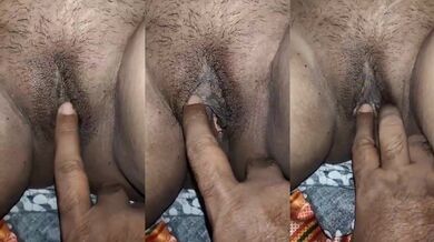 Sexy randi gets pussy lips rubbed by customer