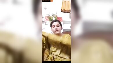 Desi bhabhi showing her pussy juices in video call