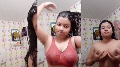 Sexy bhabhi shows big boobs in hot bathroom mms