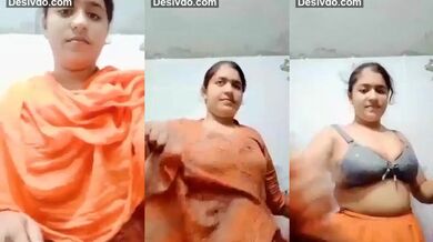 Punjabi bhabhi shows big tits and hairy chut in xxx video