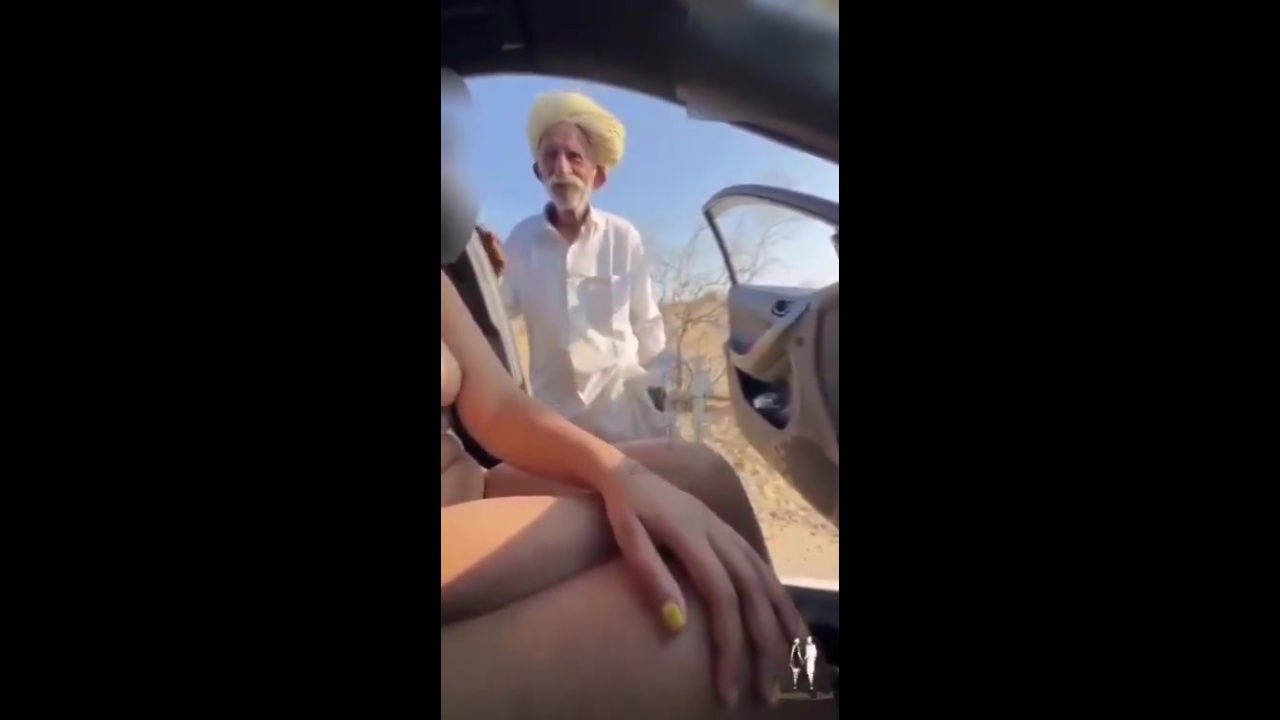 Lucky Old Man Hooks Up with Steamy Desi Aunty in Viral Desi MMS
