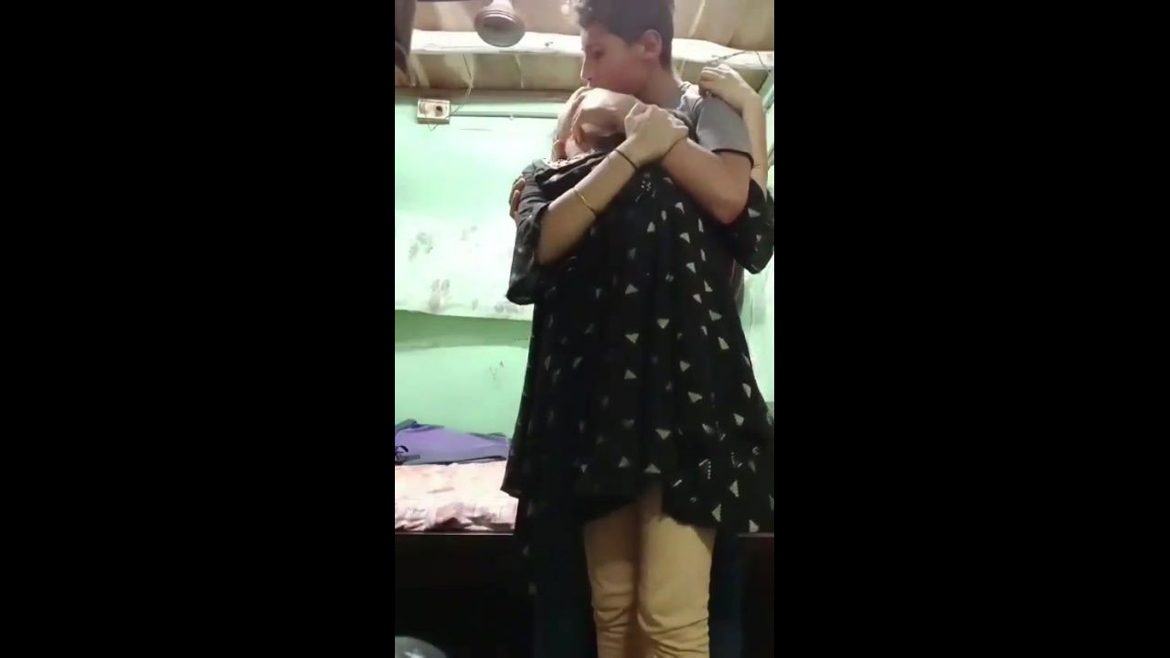 Viral Desi49 Aunty MMS: Hot Bhabhi in Steamy Indian Web Series Clip