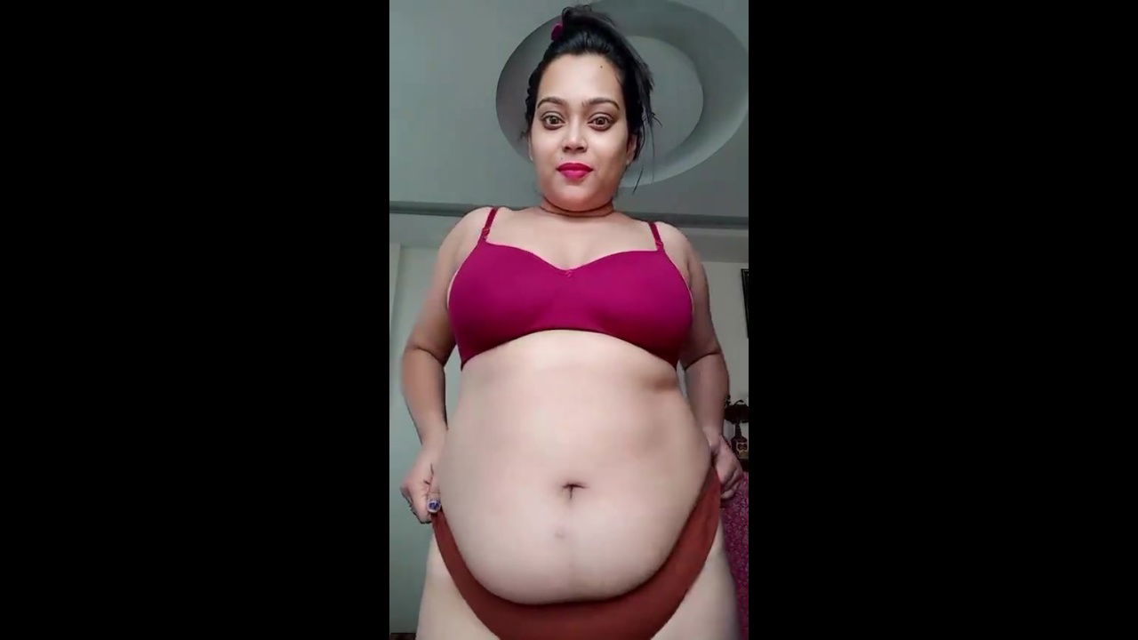 Viral Desi MMS: Horny Bhabhi’s Big Ass and Boobs Show on Desi49