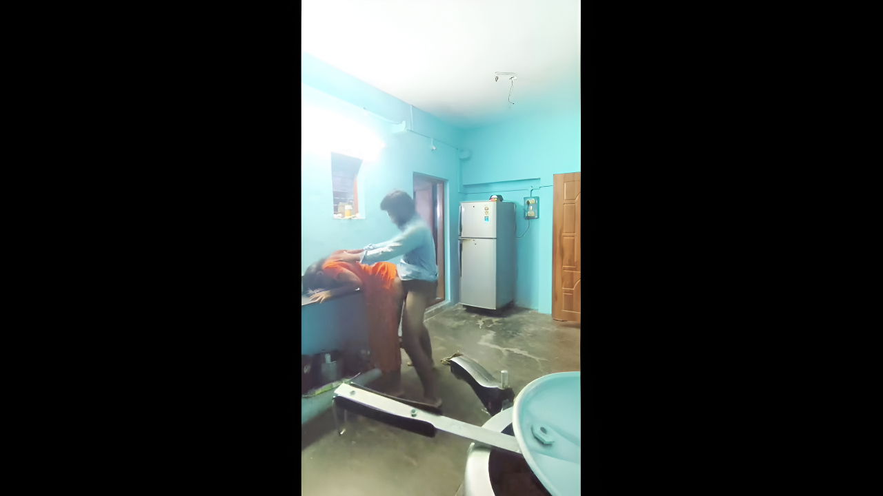 Desi Sali Kitchen Chudai: Hot Bhabhi Aunty Viral Desi MMS Video from Desi49