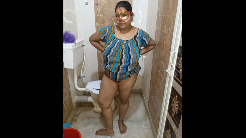 Bhabhi Ji’s Steamy Bath Scene Will Leave You Breathless!