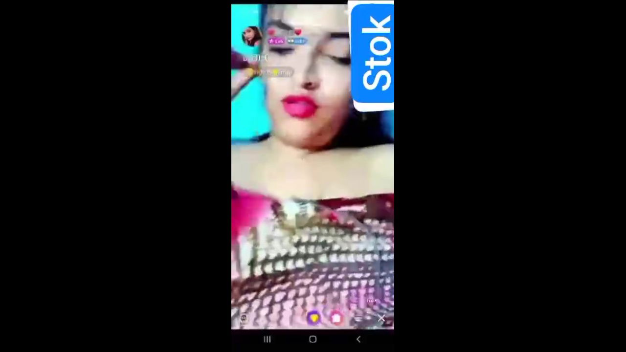 Neshu Chamet Desi Bhabhi Aunty in Viral Desi MMS Video