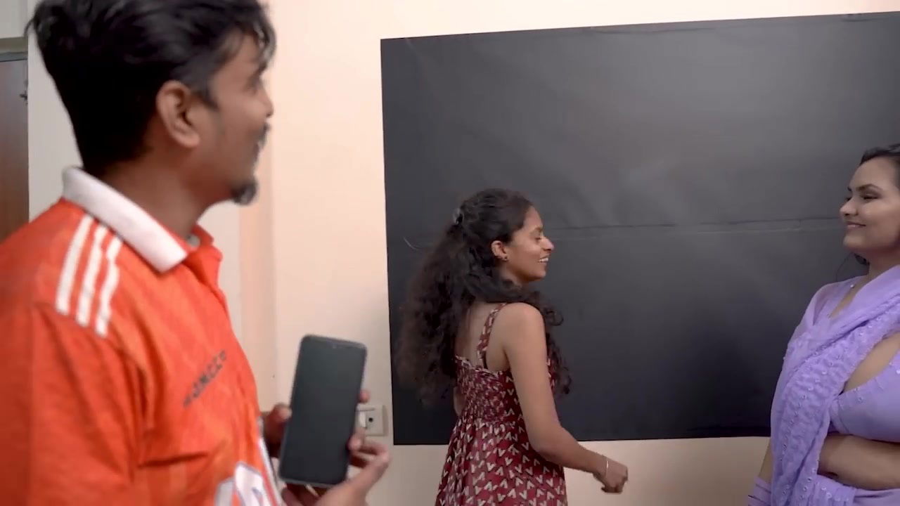 Srishti Banerjee’s Massive Boobs Tease in Hot Desi Video Scene Making