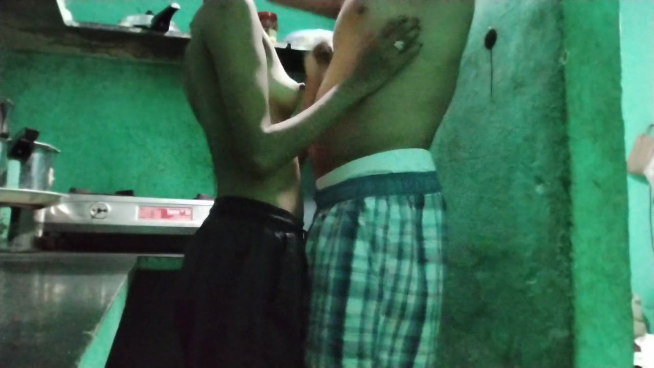 Steamy Desi Kitchen Sex with Beautiful Girl | Desi49 Viral MMS Clip