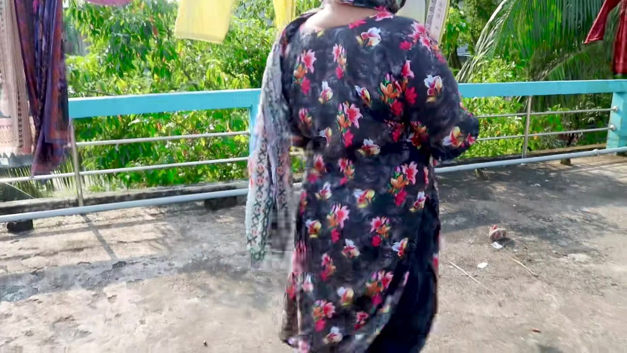 Bangladeshi Bhabi Takes Outdoor Romance to the Next Level – PART 1