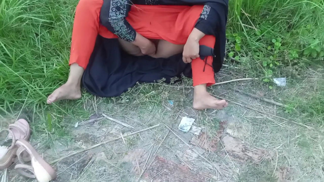 Viral Desi Clips: Bangladeshi Aunty Bhabhi Park Sex Desi Video MMS in September 2025 on Desi49