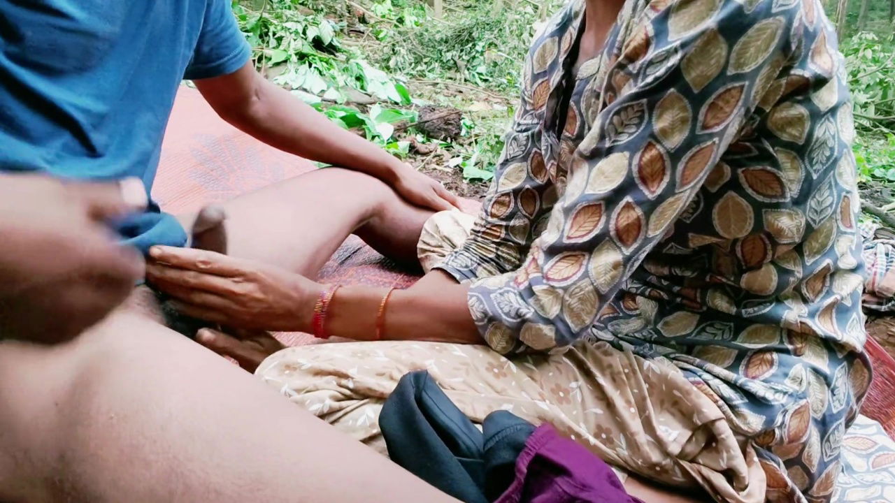 Viral Desi Clips: Hot Village Girl’s Intense Outdoor Fuck and Deep Throat with Boyfriend on Desi49