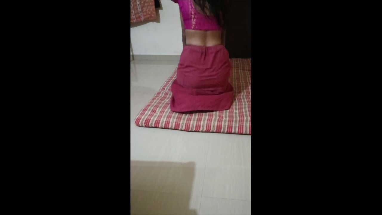 hardworking Marathi Housewife Shows Commitment to Family Life