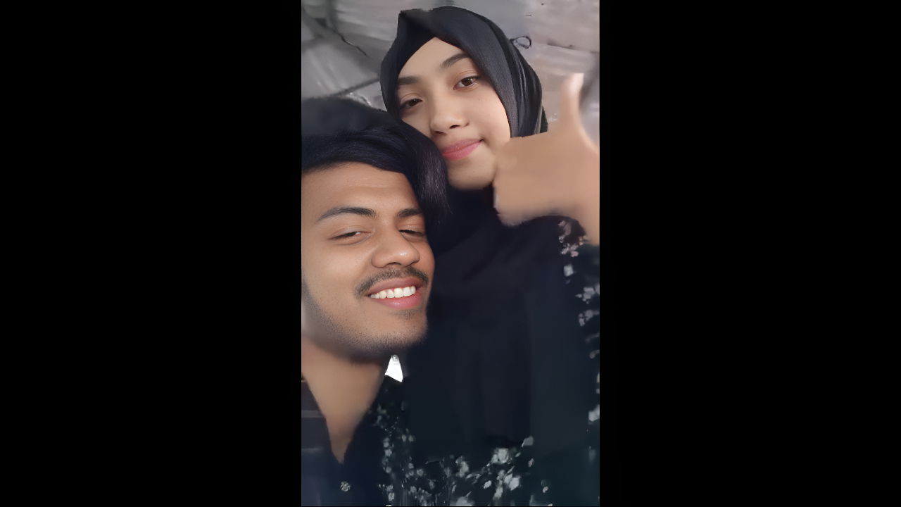 Cute Desi Babe Moans with Pleasure as Boyfriend Sucks Her Perky Boobs in Viral Desi MMS