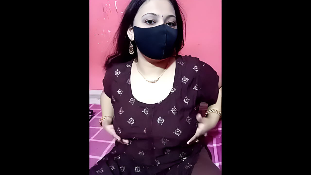 Porimoni22’s Hot Stripchat Ticket Show – Desi Video Aunty Sensation