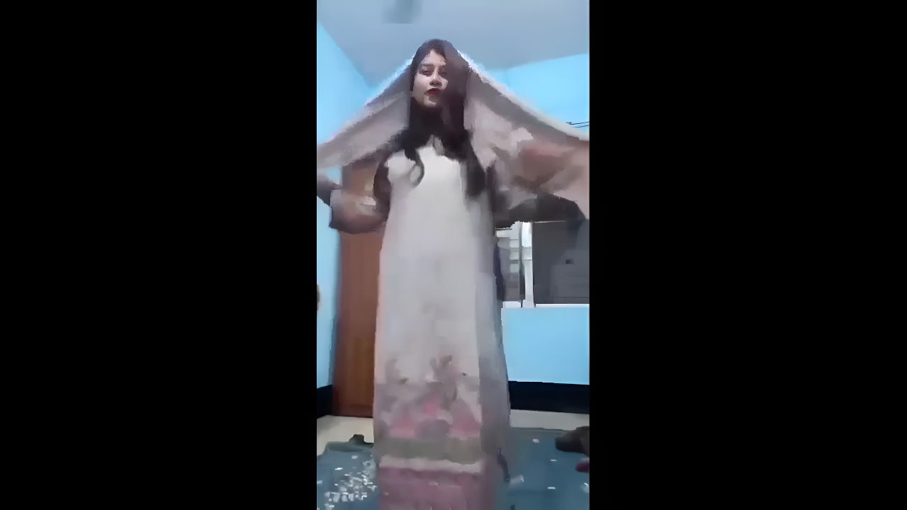 Hot Horny Desi GF Strips Naked in Steamy Desi MMS for BF – Desi49 Viral Clip