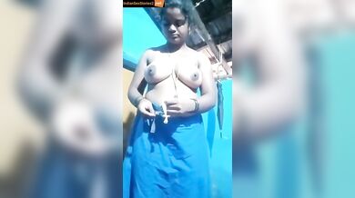 Hot kannada village Bhabhi showing naked body in mms