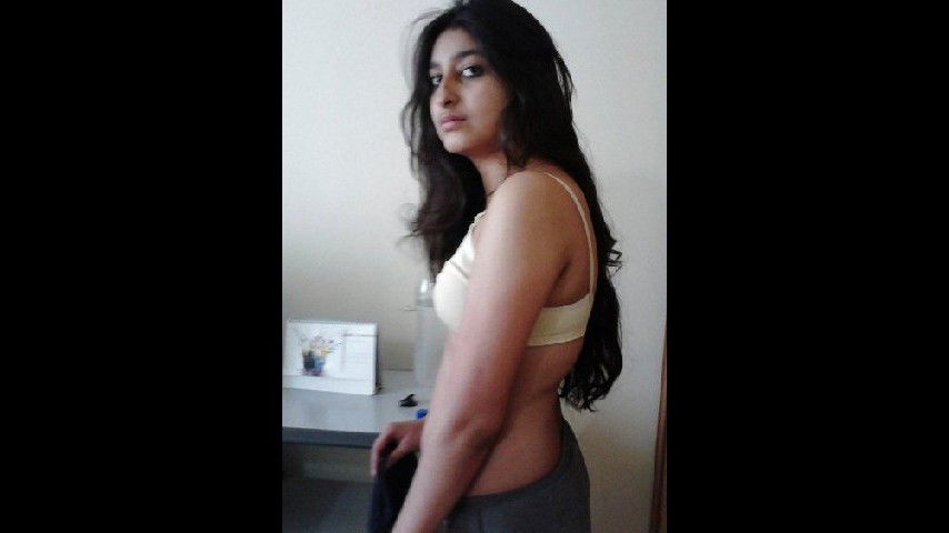 Stunning Desi49 Pakistani Beauty: Extremely Hot Paki Girl in Viral Desi Clips