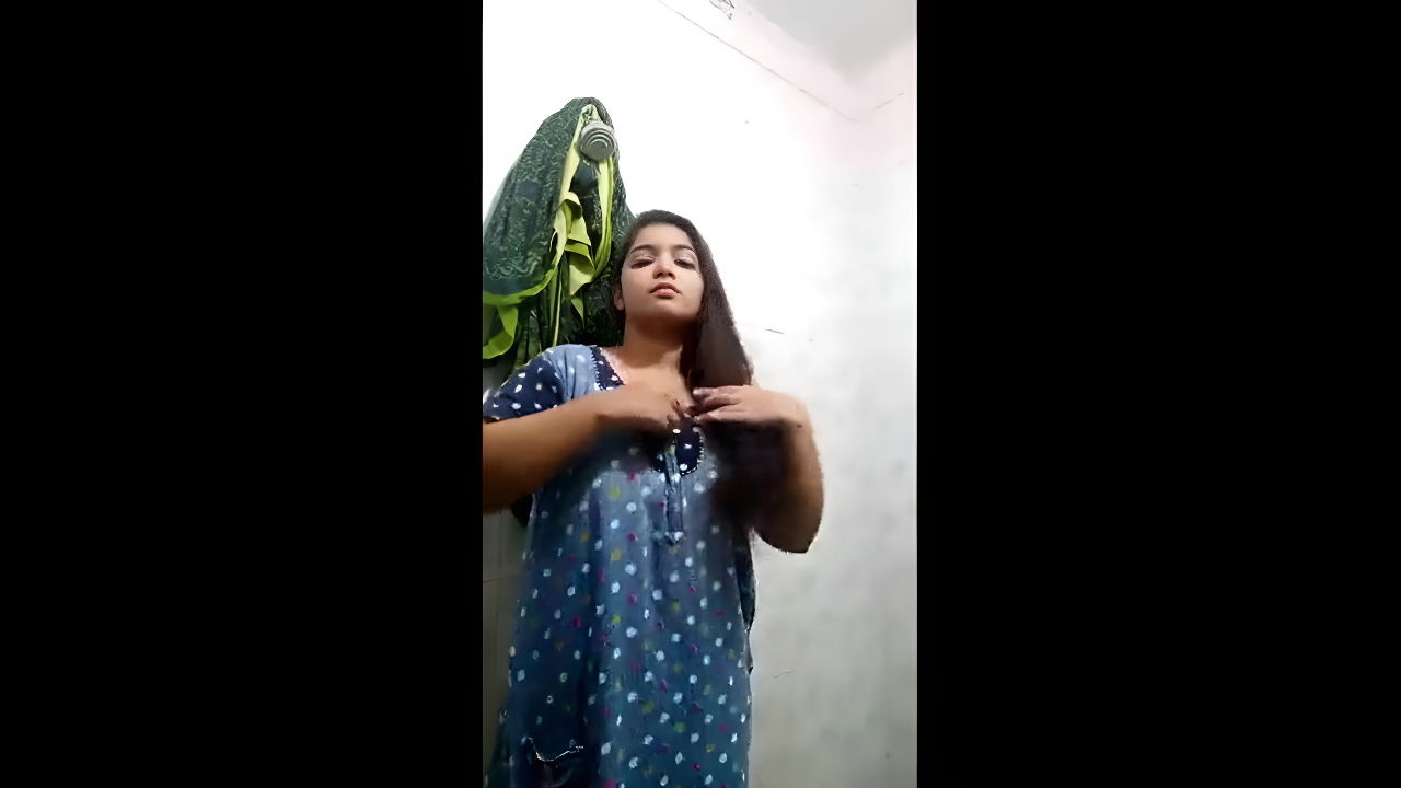 Chubby Desi Bhabhi in Nighty Nude – Viral Desi49 MMS Video