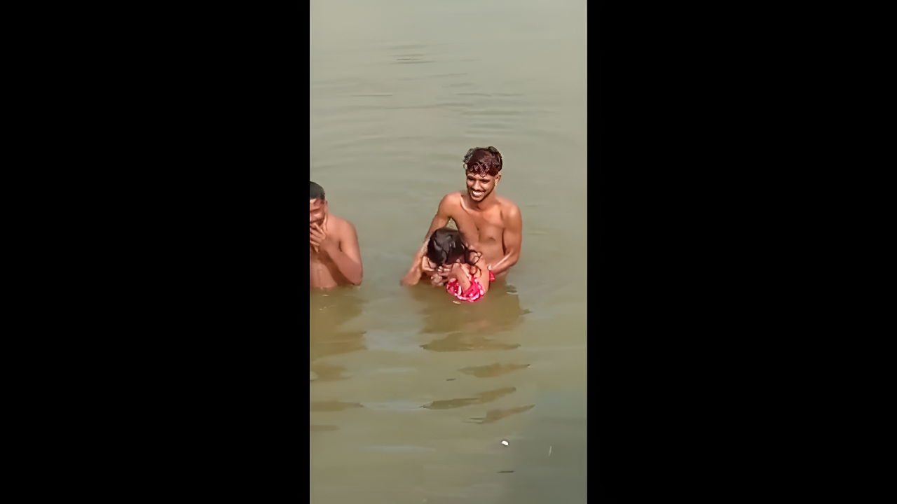 Desi Girl Nude River Bath with Lover – Steamy Viral Desi MMS Video
