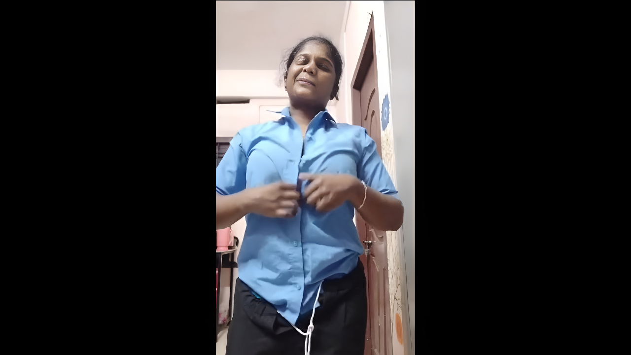 Viral Desi MMS: Tamil Hotel Receptionist’s Steamy Nude Video Flaunts Big Boobs & Wet Hairy Pussy for Boyfriend
