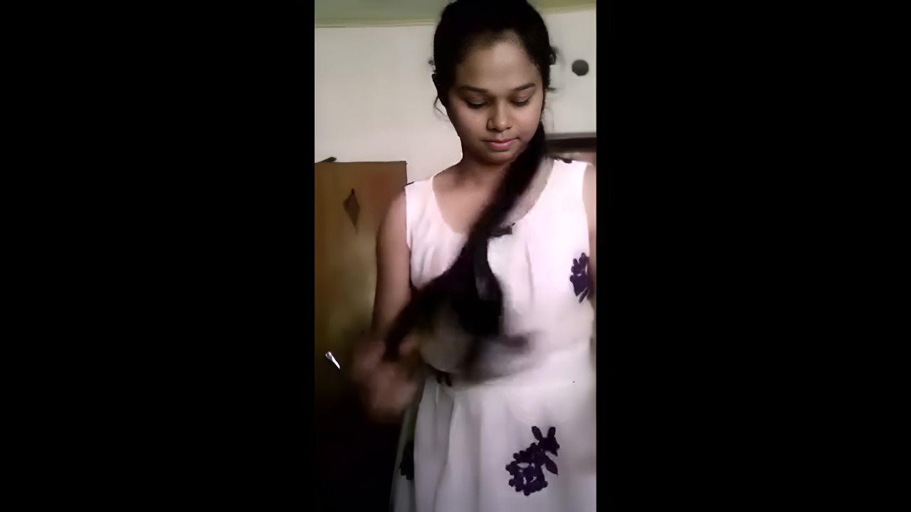 Viral Desi Cutie Flashes Untouched Perky Boobs in Steamy Desi MMS