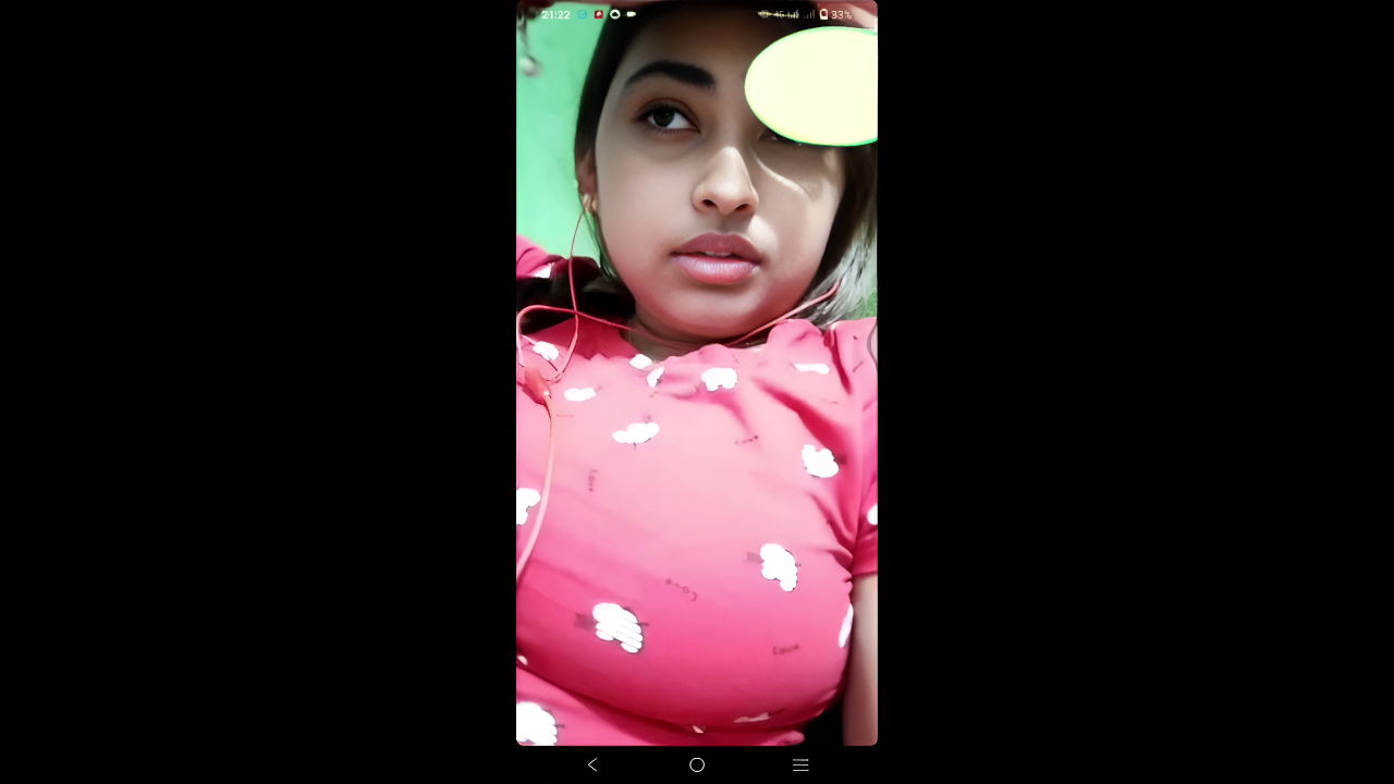 Hot Desi Girlfriend Flaunting Massive Tits in Viral Desi MMS Clip