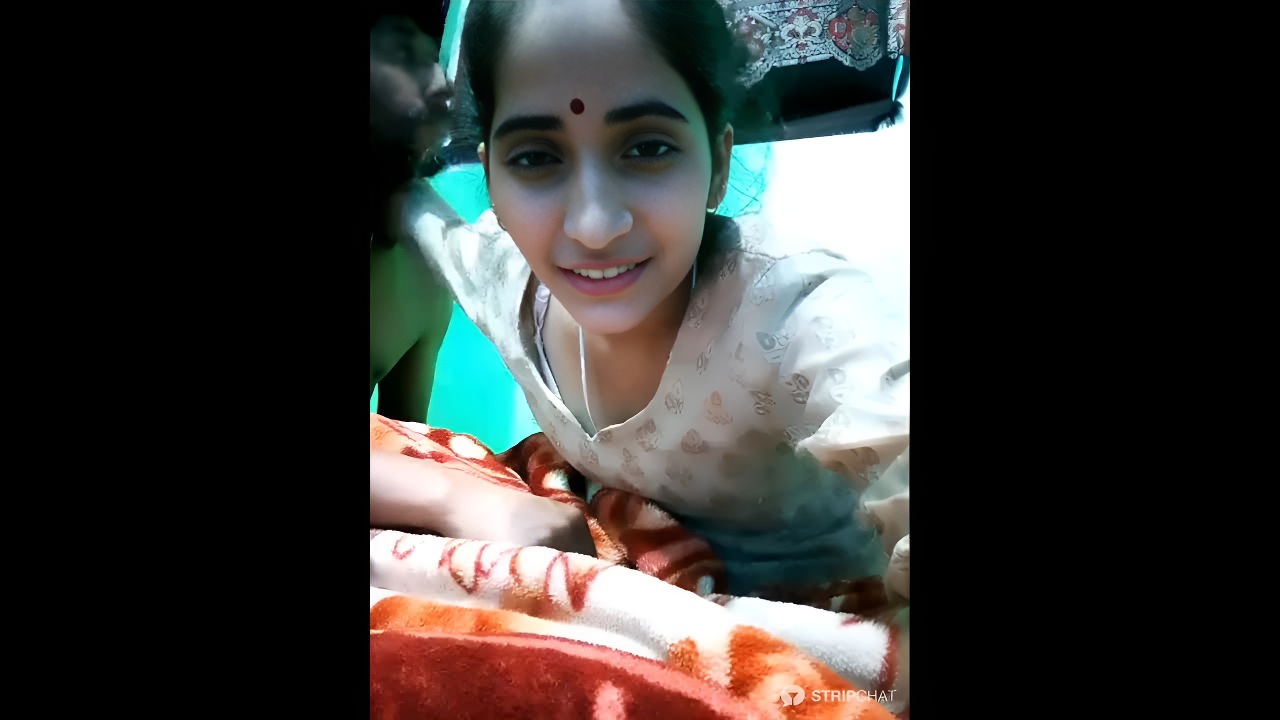 Bold Desi Couple’s Steamy Stripchat Ticket Show – Viral Desi Clips