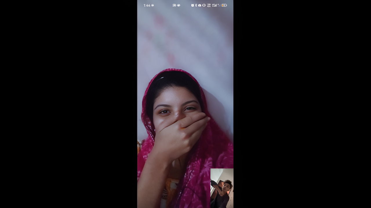 Horny Desi Babe’s Pussy Show and Tiny Boobs Tease on Video Call for BF – Viral Desi MMS Clip